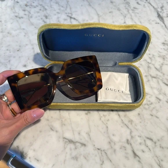 Gucci Tortoiseshell Square Sunglasses - Picture 8 of 11